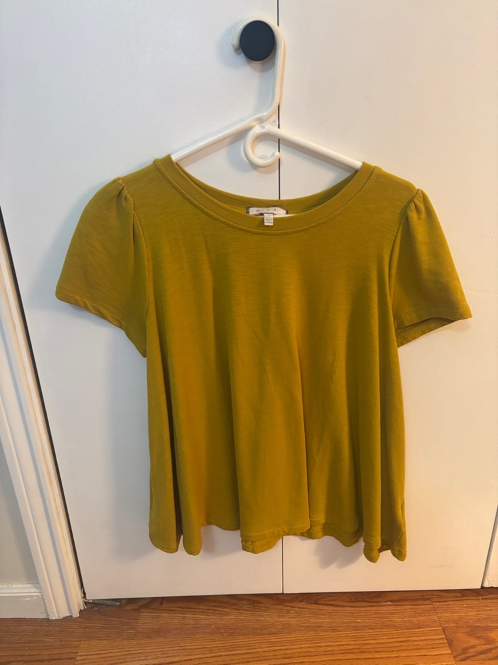 Women’s Short Sleeve Swing Top in Olive